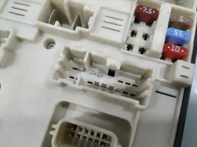 Peça sobressalente para automóvel em segunda mão caixa de fusíveis e relés por renault zoe zen referências oem iam 284b64259r  