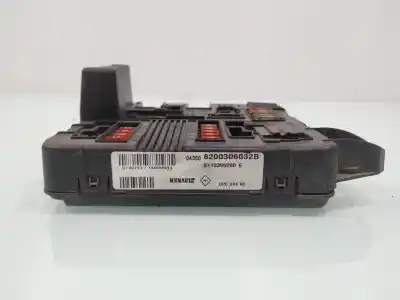 Recambio de automóvil de segunda mano de Caja Reles Fusibles para RENAULT SCENIC II Grand Confort Authentique 135 CV / 99 KW referencias OEM IAM 8200306032B  