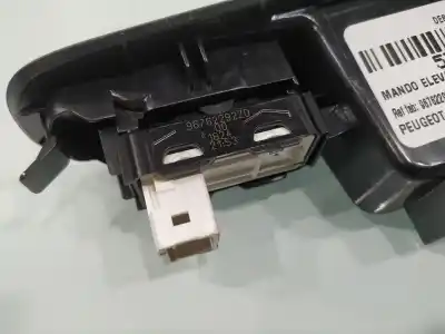 Peça sobressalente para automóvel em segunda mão BOTÃO / INTERRUPTOR ELEVADOR VIDRO TRASEIRO ESQUERDO por PEUGEOT 308  Referências OEM IAM 96762292ZD  