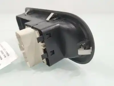 Second-hand car spare part left front power window switch for renault clio iii confort dynamique oem iam references 8200356519  