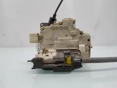 Pezzo di ricambio per auto di seconda mano Serratura Porta Posteriore Sinistra per SEAT LEON 1P1 Reference Riferimenti OEM IAM 1P0839015  