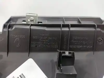 Peça sobressalente para automóvel em segunda mão MOLDAGEM por DACIA SANDERO III STEPWAY EXPRESSION GO Referências OEM IAM 681351354R  