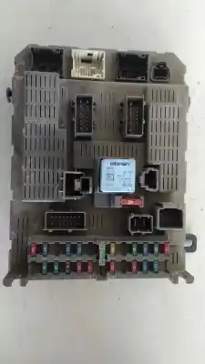 Peça sobressalente para automóvel em segunda mão CAIXA DE FUSÍVEIS E RELÉS por CITROEN C5 BERLINA  Referências OEM IAM 9637466180  98162200