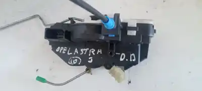 Peça sobressalente para automóvel em segunda mão FECHADURA DA PORTA DIANTEIRA DIREITA por OPEL ASTRA J LIM.  Referências OEM IAM 13503782  