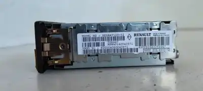 Second-hand car spare part audio system / radio cd for renault espace iv (jk0) 2.2 dci turbodiesel 150 cv / 110 kw oem iam references 8200205833c   Second-hand car spare part audio system / radio cd for renault espace iv (jk0) 2.2 dci turbodiesel 150 cv / 110 kw oem iam references 8200205833c