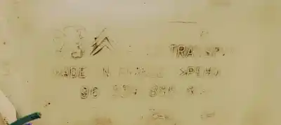 Peça sobressalente para automóvel em segunda mão depósito do limpa vidros por citroen c3 fase 1 referências oem iam 9683988680  