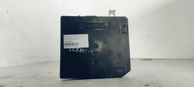 Pezzo di ricambio per auto di seconda mano scatola relè/fusibili per renault scenic ii confort expression riferimenti oem iam 8200481866  