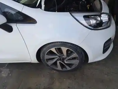 Peça sobressalente para automóvel em segunda mão guarda-lamas dianteiro direito por kia rio (yb) 1.2i 85 referências oem iam 