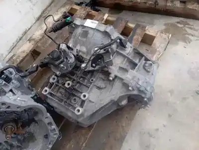 Second-hand car spare part GEARBOX for KIA CARENS ( )  OEM IAM references WHW6C  