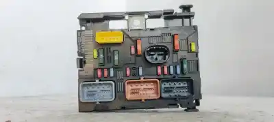 Peça sobressalente para automóvel em segunda mão caixa de fusíveis e relés por citroen c3 1.4 premier referências oem iam 9659741780