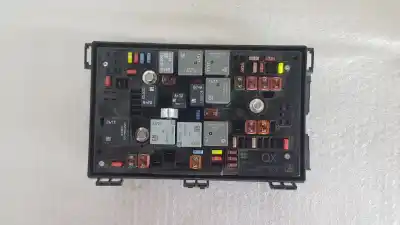 Peça sobressalente para automóvel em segunda mão caixa de fusíveis e relés por opel astra j lim. berlina fase 1 referências oem iam 13313207