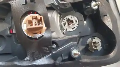 Автозапчастина б/у правий ліхтар для mazda cx-7 (er) 2.2 turbodiesel cat посилання на oem iam eg2151150  