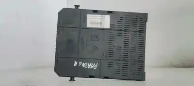 Pièce détachée automobile d'occasion BOÎTES À FUSIBLES pour PEUGEOT PARTNER COMBISPACE (5F)  Références OEM IAM 281197595  