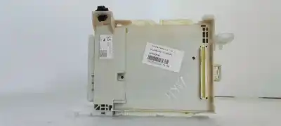 Pièce détachée automobile d'occasion BOÎTES À FUSIBLES pour TOYOTA YARIS  Références OEM IAM 8273052K40  
