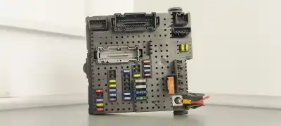 Peça sobressalente para automóvel em segunda mão Caixa De Fusíveis E Relés por VOLVO XC90 2.4 D Momentum Geartronic (7 Sitze) Referências OEM IAM 12217799  