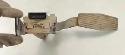 Second-hand car spare part accelerator pedal for opel astra j lim. 1.6 cdti dpf oem iam references 13252702  