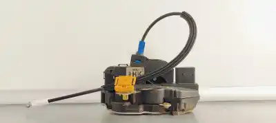 Second-hand car spare part left front door lock for opel astra j lim. 1.6 cdti dpf oem iam references 13579522