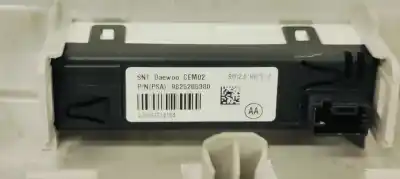Peça sobressalente para automóvel em segunda mão luz interior por citroen c3 1.2i 82 referências oem iam 9811856677  