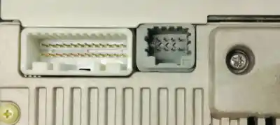 Pezzo di ricambio per auto di seconda mano impianto audio / radio cd per renault captur i (j5_, h5_) 1.5 dci 90 riferimenti oem iam 281151144r  