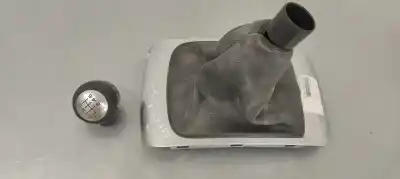 Pezzo di ricambio per auto di seconda mano pomello della leva del cambio per citroen c4 picasso ii 1.6 hdi / bluehdi 115 riferimenti oem iam 9678832177  