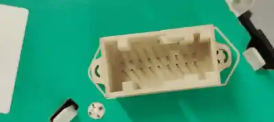 Second-hand car spare part dashboard for citroen c3 (09.2009->) oem iam references 98041179xt  