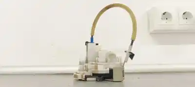 Gebrauchtes Autoersatzteil türschloss vorne rechts zum fiat doblo ii cargo (263) 1.3 16v jtd cat oem-iam-referenzen 51817366  