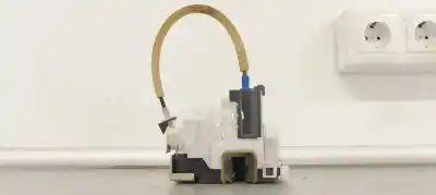 Gebrauchtes Autoersatzteil türschloss vorne rechts zum fiat doblo ii cargo (263) 1.3 16v jtd cat oem-iam-referenzen 51817366  
