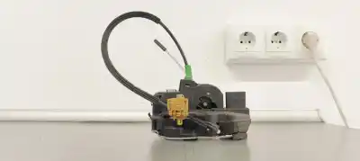 Peça sobressalente para automóvel em segunda mão fechadura da porta traseira esquerda por opel insignia berlina 2.0cdti 130 fap referências oem iam 3023881