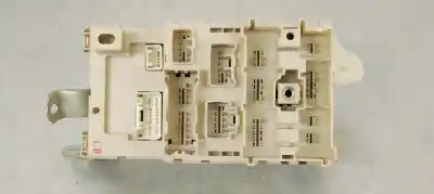 Pezzo di ricambio per auto di seconda mano scatola relè/fusibili per toyota rav 4 (a2) 2.0 turbodiesel cat riferimenti oem iam 8273342081