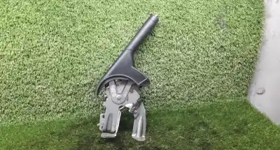 Second-hand car spare part handbrake lever for suzuki swift iii (mz, ez) 1.3 ddis (rs 413d) oem iam references  Second-hand car spare part handbrake lever for suzuki swift iii (mz, ez) 1.3 ddis (rs 413d) oem iam references