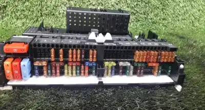 Second-hand car spare part fuse box unit for bmw x3 (e83) 2.0 d oem iam references 8364542  