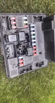 Peça sobressalente para automóvel em segunda mão caixa de fusíveis e relés por nissan qashqai / qashqai +2 i (j10, nj10, jj10e) 2.0 dci referências oem iam 284b7jd00b  