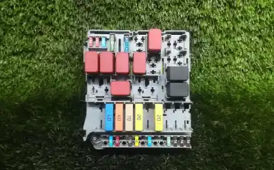 Автозапчасти б/у блок реле/предохранителей за fiat 500 (312_) 1.2 (312axa1a) ссылки oem iam 51781452