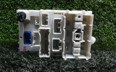 Second-hand car spare part fuse box unit for toyota rav4 (a2) 2.0 d-4d 4wd oem iam references 82733-42060