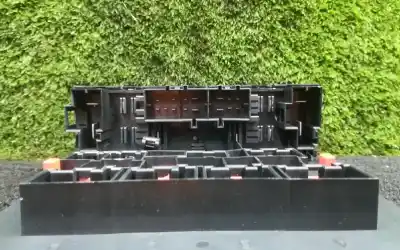 Second-hand car spare part fuse box unit for volkswagen passat variant (3c5) 1.9 tdi oem iam references 3c0937049ah  