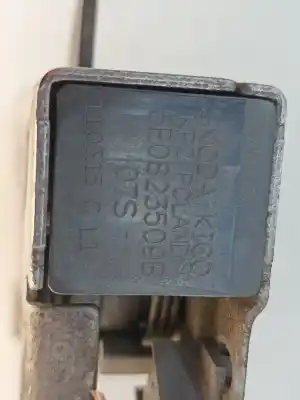 Автозапчасти б/у замок капота за skoda octavia iii break (5e5) 1528 ak gasóleo 2015 5p ссылки oem iam 0e0823509b  