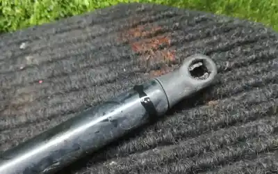 Peça sobressalente para automóvel em segunda mão amortecedor do capô por volvo c30 1.6 d 84kw referências oem iam   