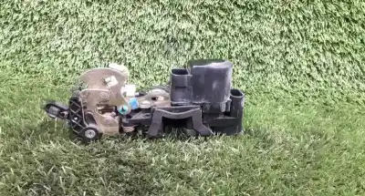 Автозапчасти б/у замок передней правой двери за toyota corolla sedan (_e10_) 1328 ls gasolina 4p ссылки oem iam   