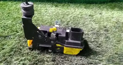 Автозапчастина б/у замок передній праві двері для volkswagen caddy ka/kb (2k) 1.9 tdi посилання на oem iam 8650547  