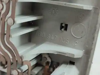 Автозапчасти б/у внутренний свет за skoda fabia i break (6y5) 1.2 gasolina 2004 5p ссылки oem iam 3b0947105c  