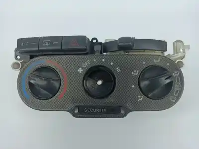 Pièce détachée automobile d'occasion COMMANDE DE CLIMATISATION / CHAUFFAGE pour TOYOTA YARIS (_P1_)  Références OEM IAM 758294 758649  