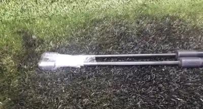 Gebrauchtes Autoersatzteil stossdämpfer für kofferraum / tür heckklappendämpfer zum ford fiesta vi (cb1, ccn) 1.5 tdci oem-iam-referenzen   