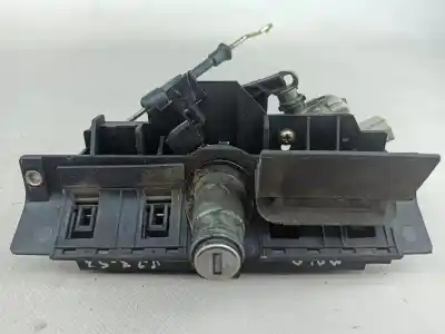 Автозапчастина б/у замок багажника / ворот для audi a6 avant (4b5) 2.5 tdi посилання на oem iam 8d9827565h