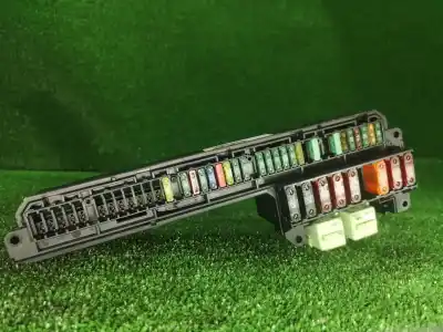 Pezzo di ricambio per auto di seconda mano scatola relè/fusibili per bmw 5 (e60) 520 i riferimenti oem iam 6114693245201