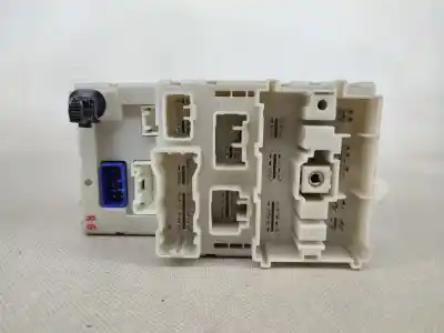 Peça sobressalente para automóvel em segunda mão caixa de fusíveis e relés por toyota rav4 (a2) 2.0 d-4d 4wd referências oem iam 8273342061