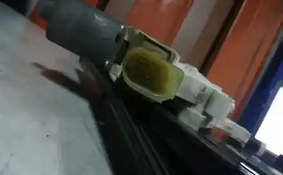 Second-hand car spare part driver left window regulator for bmw 3 (e90) 318 d oem iam references   