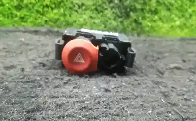 Second-hand car spare part hazard warning lights for renault clio iii (br0/1, cr0/1) 1.2 16v (br02 br0j br11 cr02 cr0j cr11) oem iam references 8200214896a