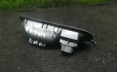 Автозапчастина б/у передній правий віконний вимикач для renault clio iii (br0/1, cr0/1) 1.2 16v (br02 br0j br11 cr02 cr0j cr11) посилання на oem iam   