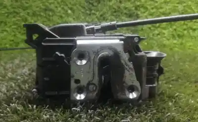 Автозапчастина б/у замок передніх дверей лівий для renault clio iii (br0/1, cr0/1) 1.2 16v (br02 br0j br11 cr02 cr0j cr11) посилання на oem iam 6 pinos  