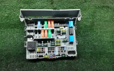 Peça sobressalente para automóvel em segunda mão caixa de fusíveis e relés por bmw 3 touring (e91) 320 d referências oem iam 6906621